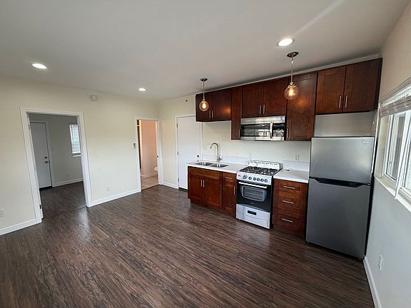 5th image of 810 N Bonnie Brae St #4
