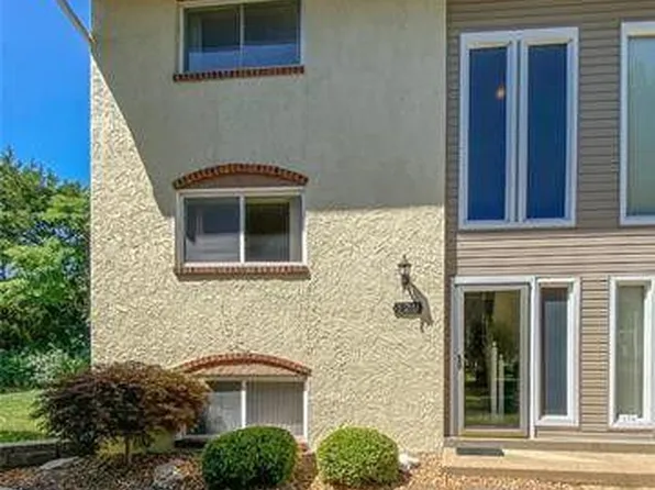 129 Carmel Woods Dr Unit 129, Ballwin, MO 63021