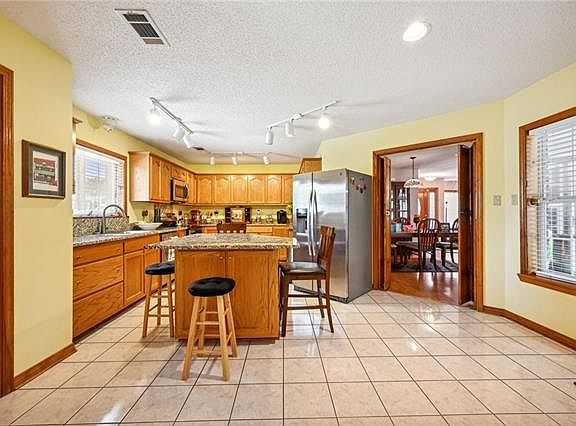 3rd image of 18382 Wisteria Dr