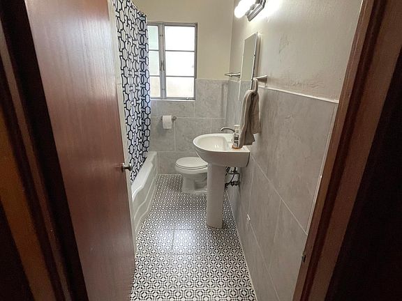 2nd image of 810 8th Ave SW #810