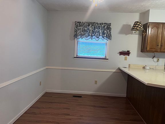 3rd image of 114 Embassy Dr