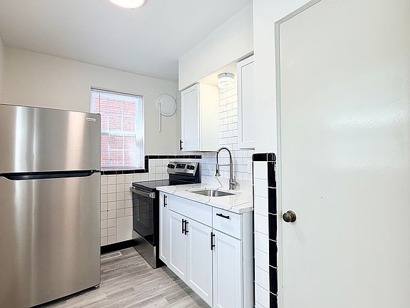 4th image of 5821 Sunshine Dr #B