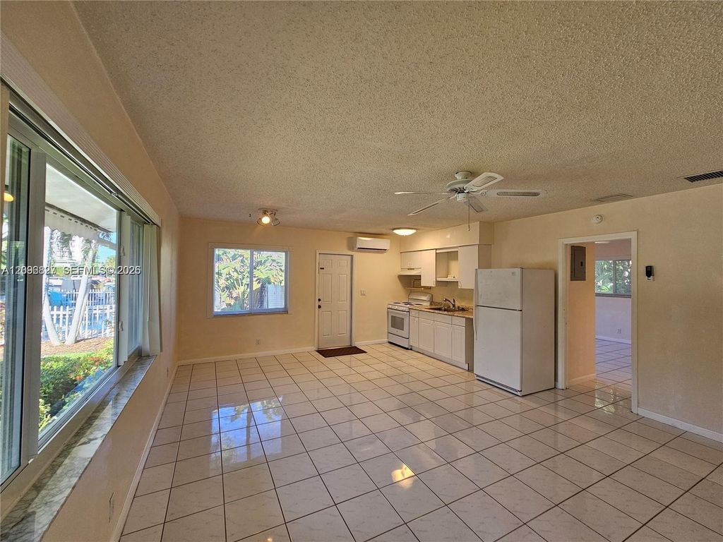 3221 NE 7th Pl Unit B, photo 6