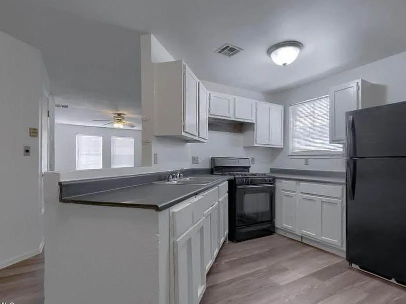 1141 Ranger St — Photo 2