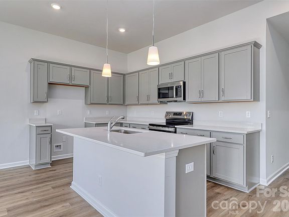 4th image of 223 Rodeo Dr