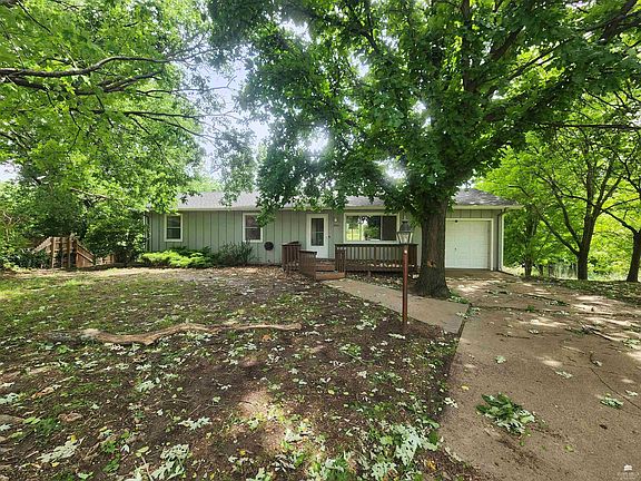 2nd image of 1900 Violet Cir