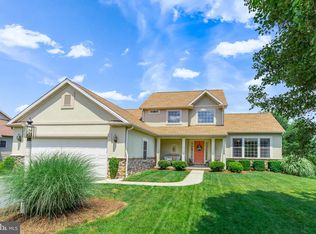 212 Round Hill Ln, Lancaster, PA