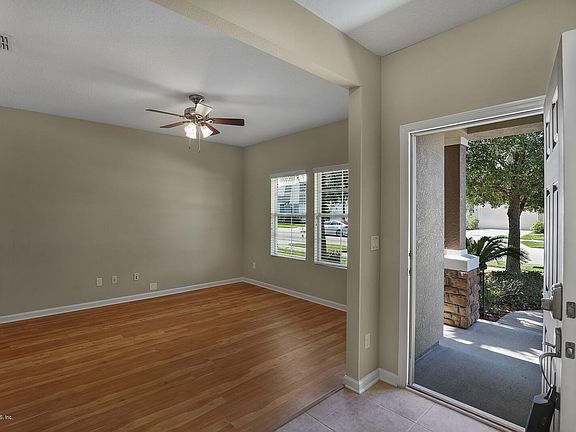 3rd image of 372 Pintoresco Dr
