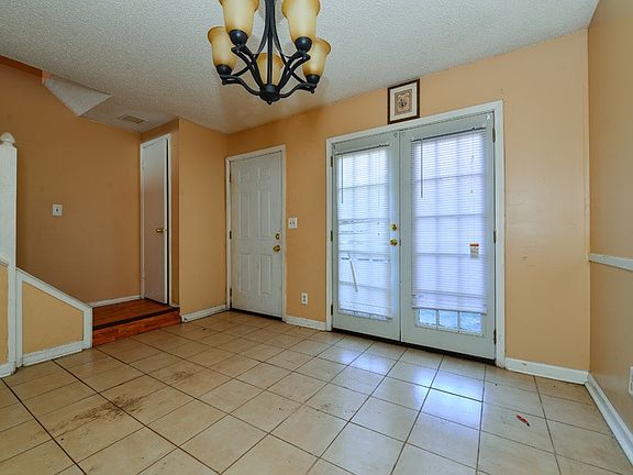 ENTRANCE-DINING AREA