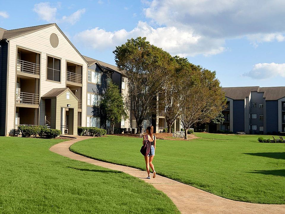 Enjoy scenic green spaces and modern living just steps from campus at The Preserve at Tuscaloosa.