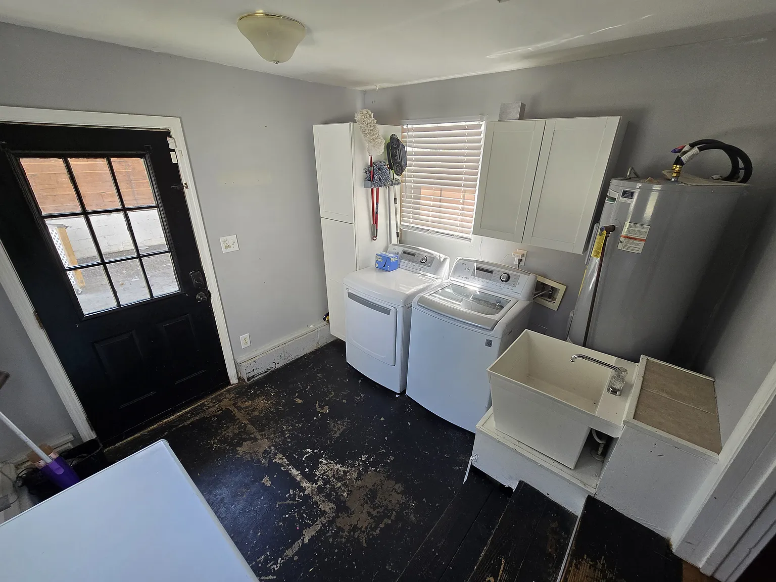 3 bed, 2100 sqft, $2,300 — Photo 3