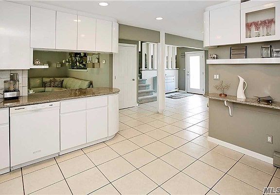 5th image of 3441 Carey Ln