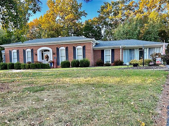 2nd image of 306 Pineview Dr