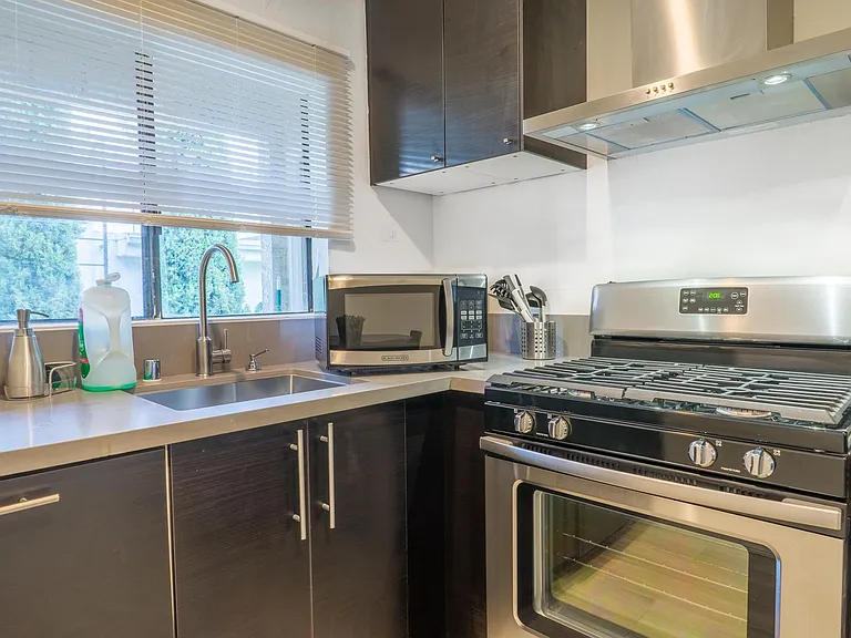 1823 Pelham Ave #8 — Photo 10