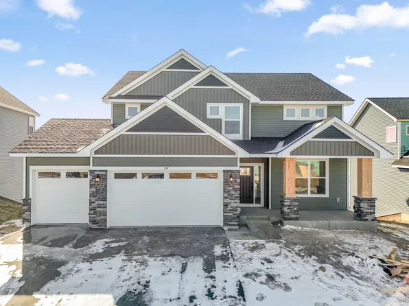 557 Waterford Pl, Waconia, MN 55387