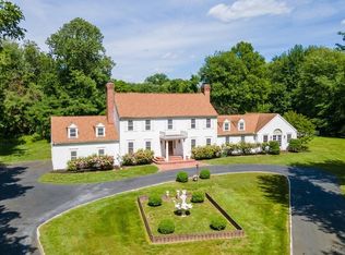 220 Stonewall Ln, Fairfield, CT 06824
