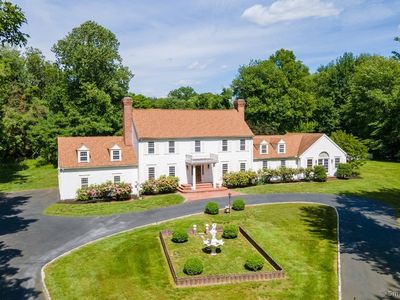 220 Stonewall Ln, Fairfield, CT, 06824