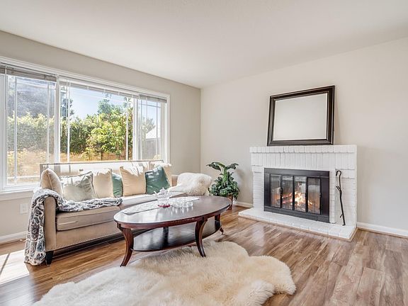 4th image of 707 Creekland Cir