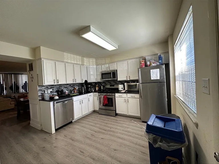 1614 W Diamond St — Photo 1