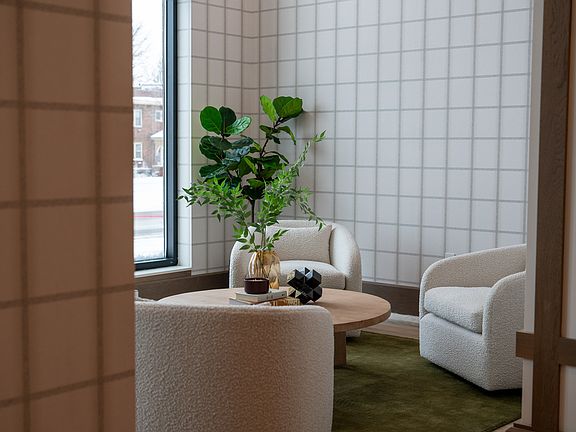 5th image of 411 Lexington Pkwy N #376