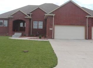 2201 N Foxfire Ct, Augusta, KS 67010