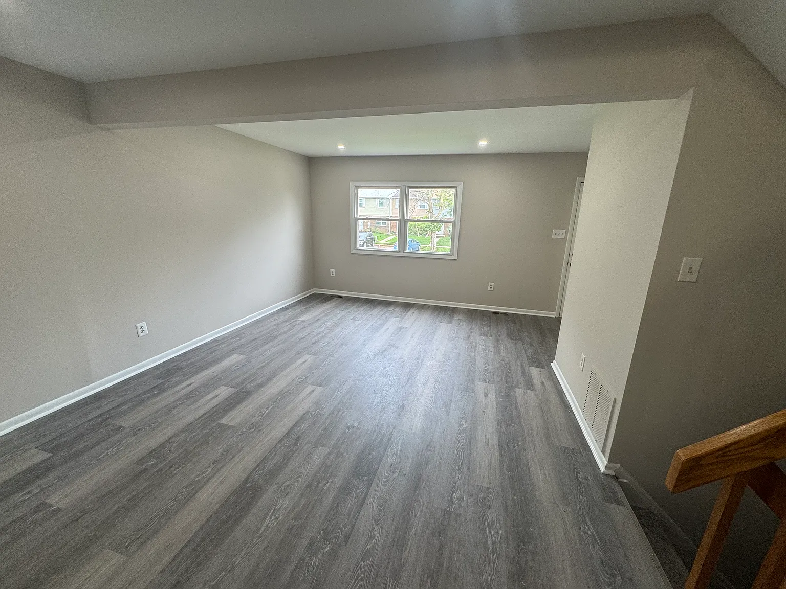 3 bed, 1.5 bath, 1200 sqft, $2,500 — Photo 3