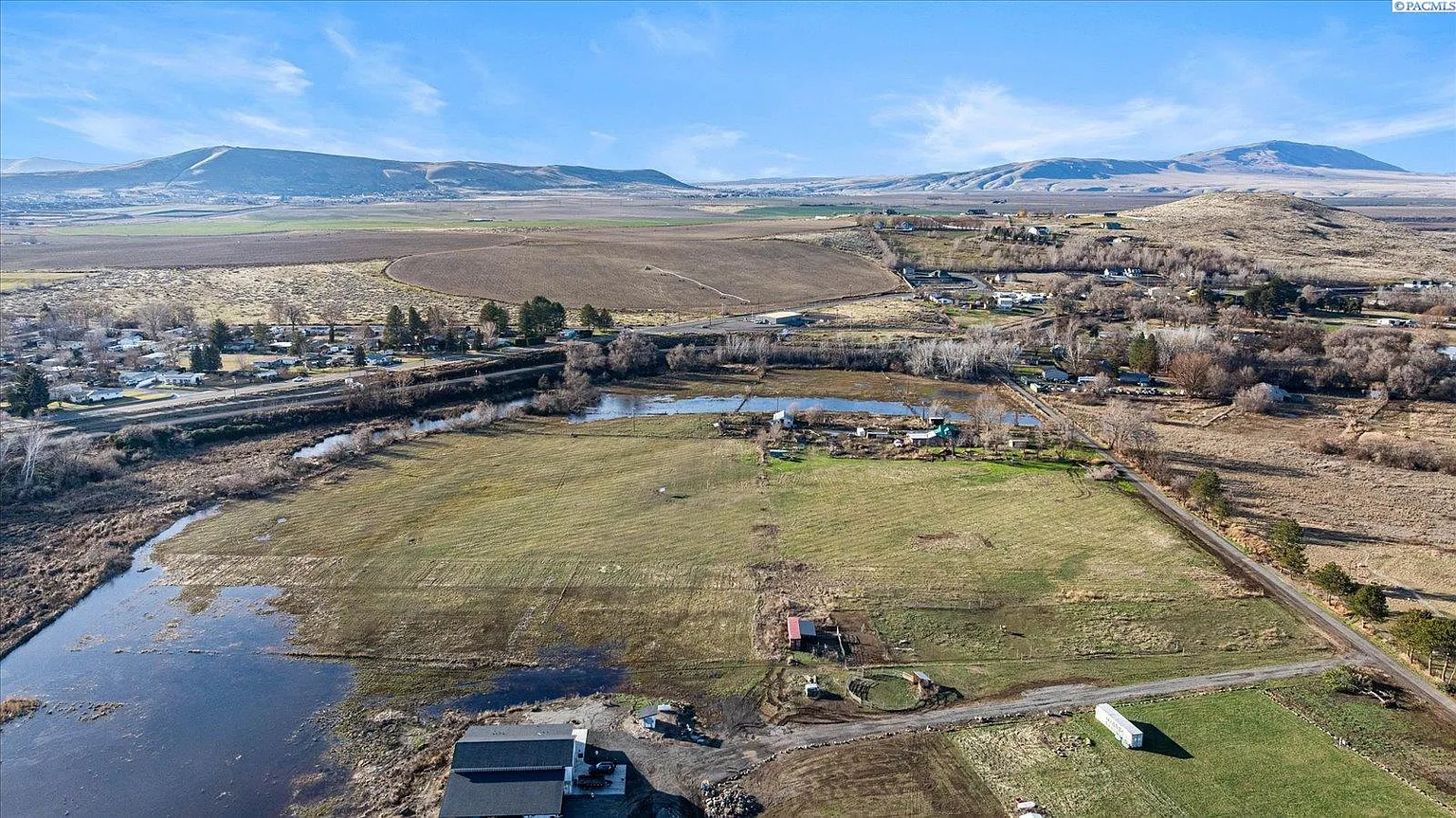 62727 E Grover Pr NE photo 1