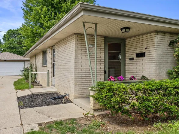 521 N 105th STREET, Wauwatosa, WI 53226
