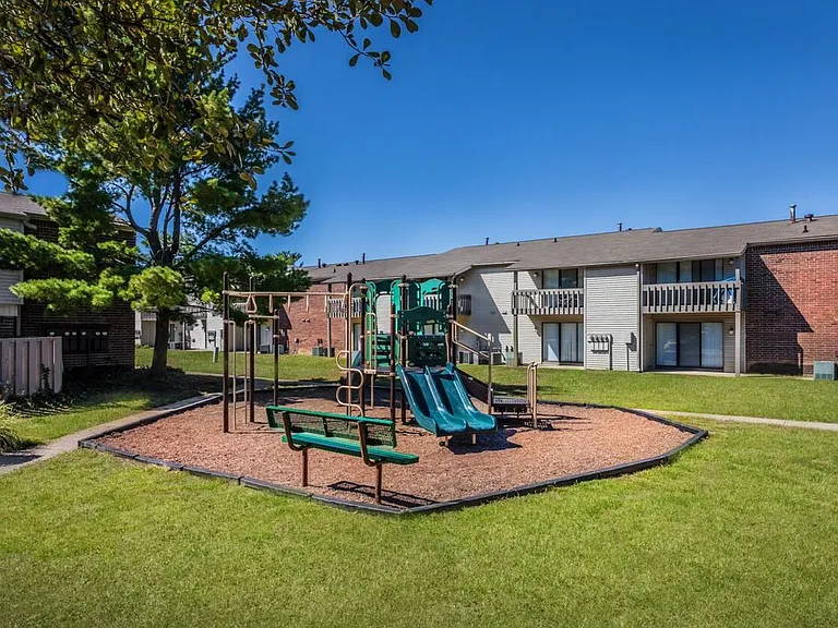 Oakbrook Village — Photo 41