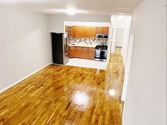 2nd image of 1295 Union Ave #5
