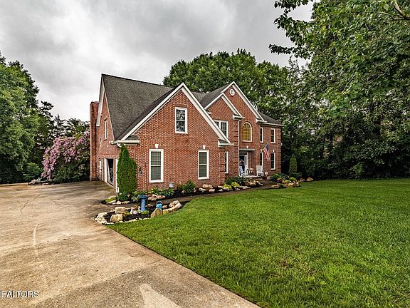 4th image of 609 Trowbridge Ln