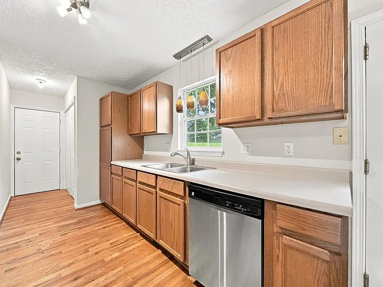 2441 Longford Dr — Photo 3