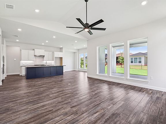 5th image of 329 Sweeping Sage Ln