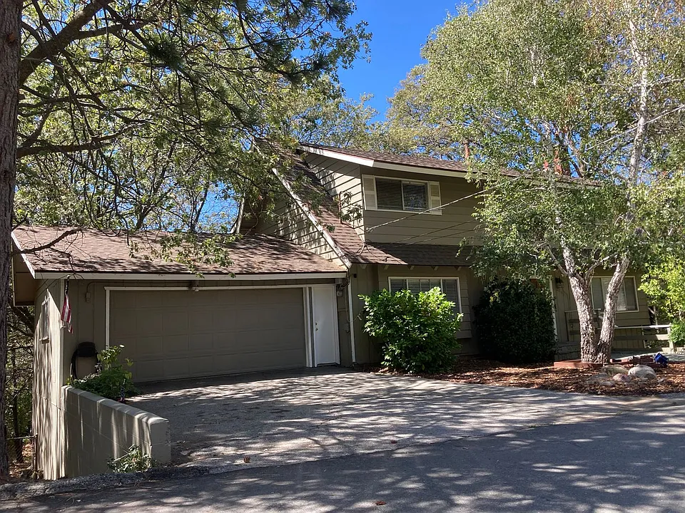 28097 Geneva Ln