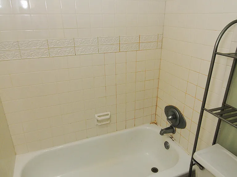 684 Peninsula Ct — Photo 24