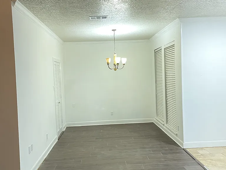 6511 Castle Lane Dr — Photo 9