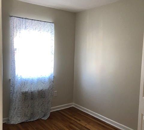 4th image of 828 E 215th St