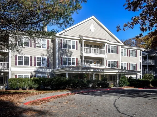 34 Meeting House Ln APT 302, Stow, MA 01775