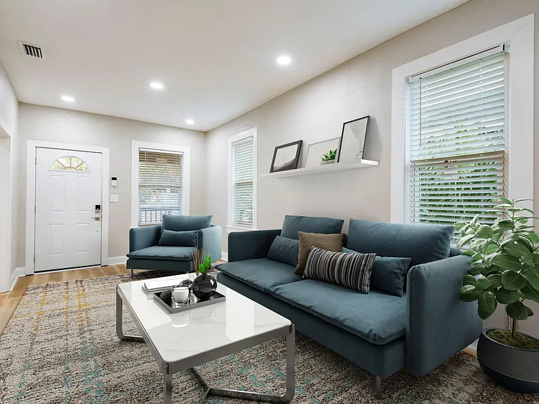 2701 E Columbus Dr — Photo 4