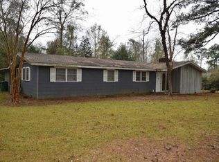 318 Peachtree Dr, Bogalusa, LA 70427