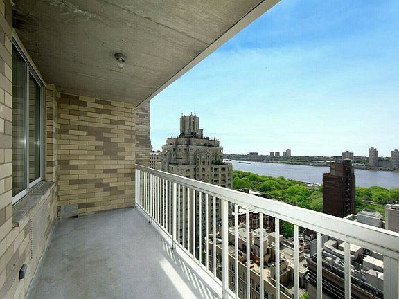 3rd image of 424 W End Ave #402