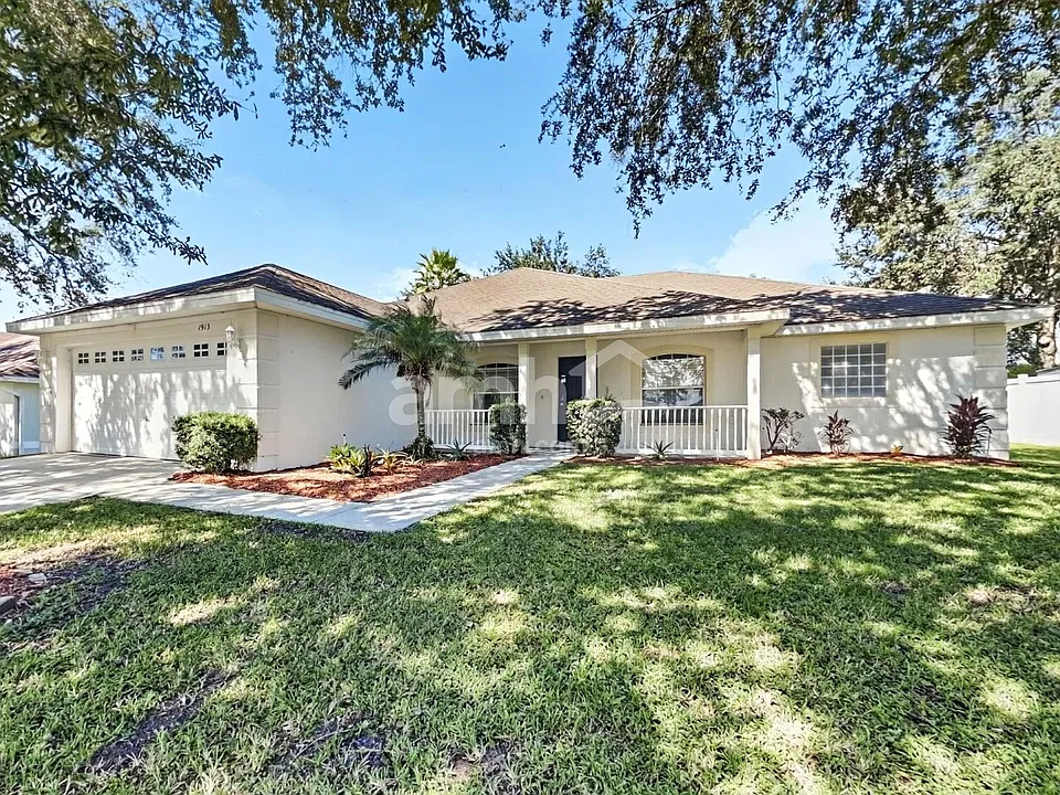 1913 Southern Oak Loop