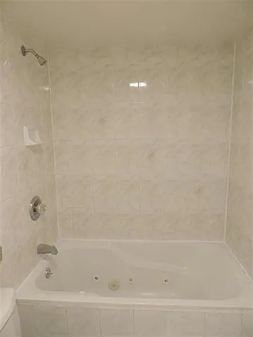 524-526 4th St #13 — Photo 9