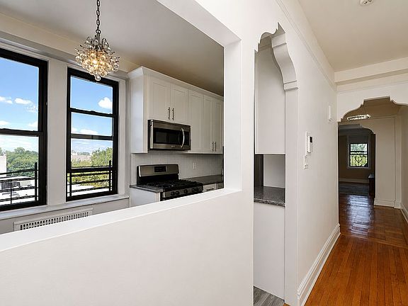 3rd image of 6702 Ridge Blvd APT 4H