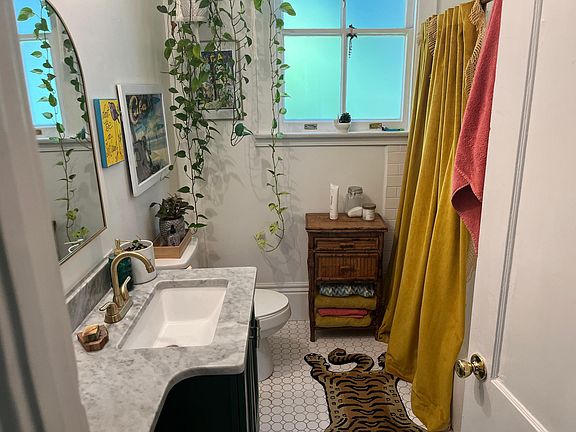 2nd image of 2124 Jena St