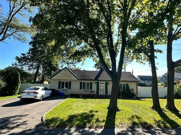 22 Dobie Avenue, Huntington, NY 11743