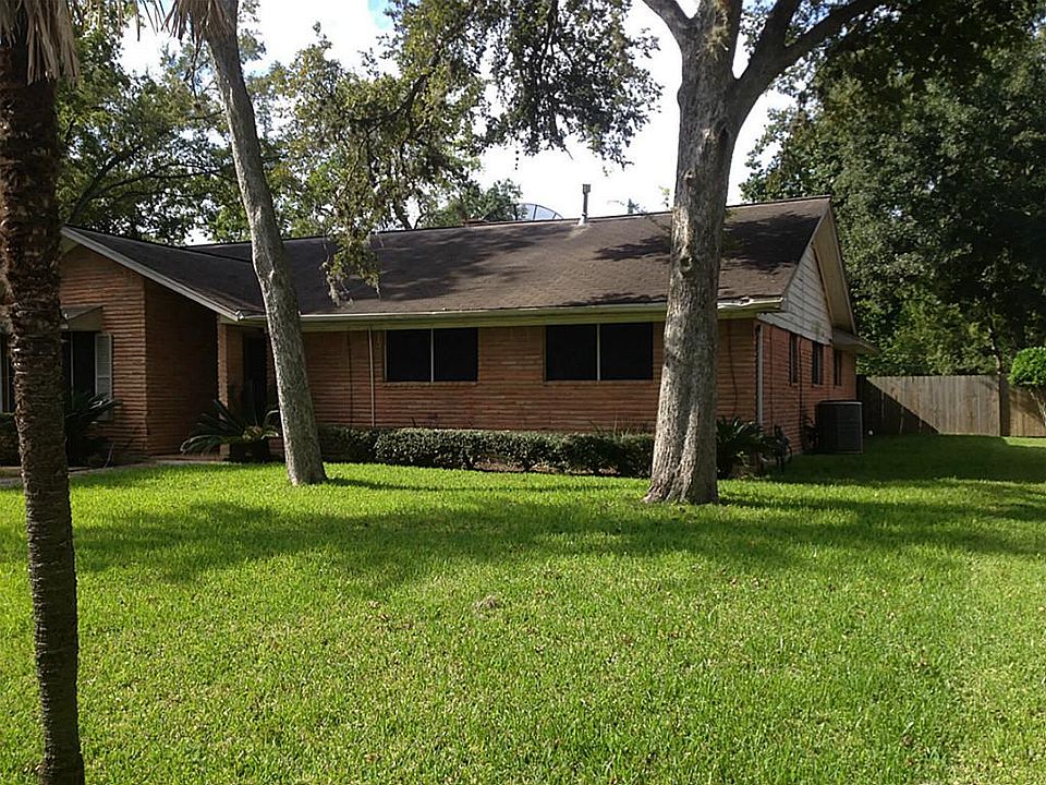 1st image of 8118 De Leon St