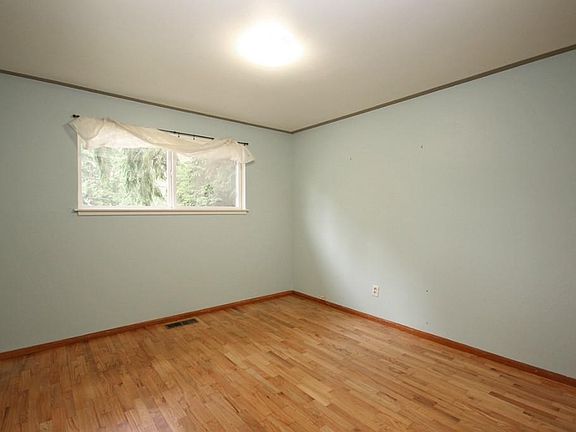 5th image of 14405 SE Eastgate Dr
