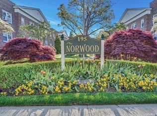 195 N Village Ave, Rockville Centre, NY 11570
