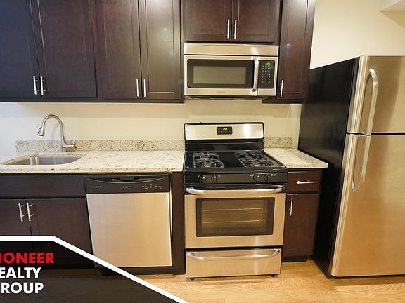 2nd image of 4035 N Ashland Ave #Gdn